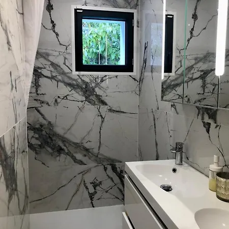 Jardin Avec Jacuzzi, Vue Et Montagne, Clim & Parking Апартаменты